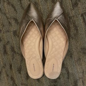 Birdies Swan in Gold, Size 7 LIKE NEW with box